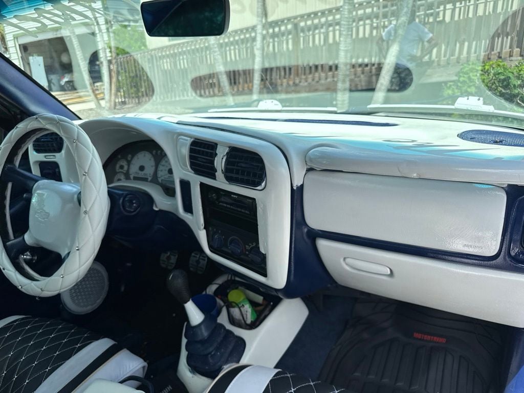 2003 Chevrolet S-10 Base