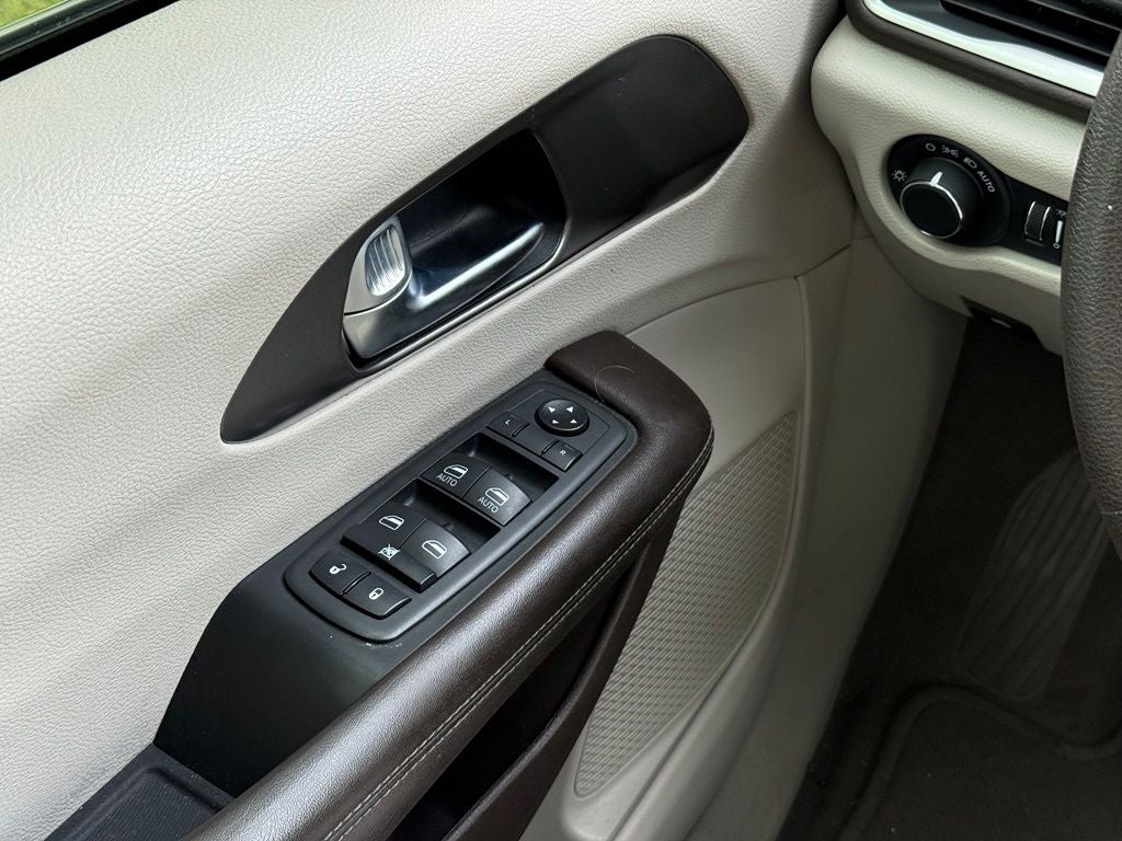 2020 Chrysler Voyager LXI