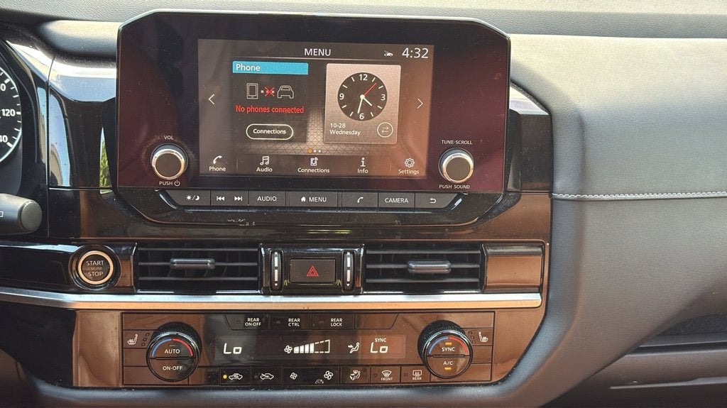 2022 Nissan Pathfinder SV
