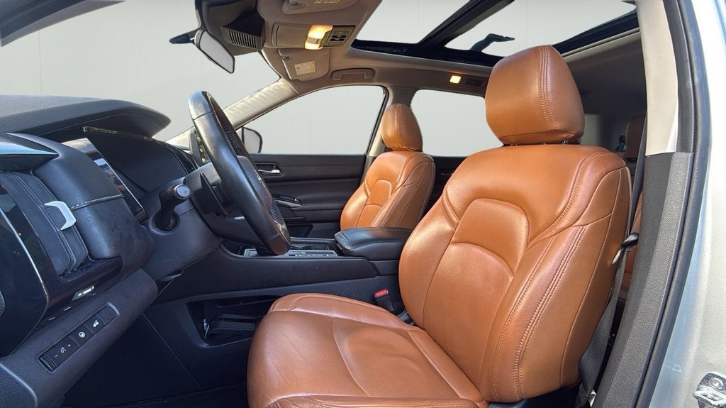 2022 Nissan Pathfinder SV